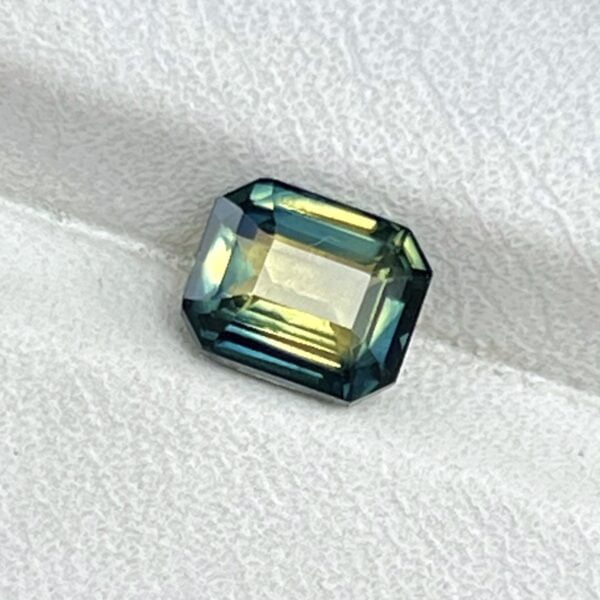 2ct Bi-color sapphire