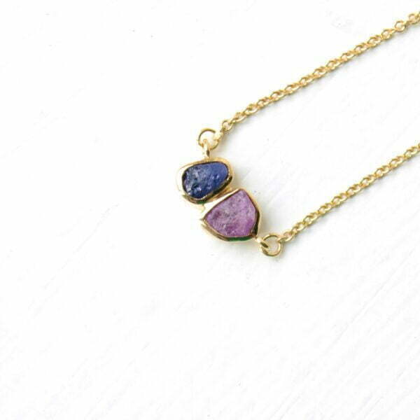 rough sapphire necklace made of 18K yellow gold