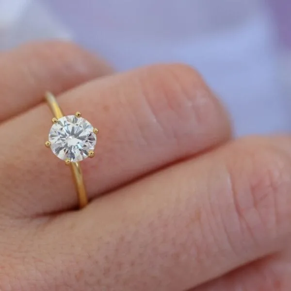 Brilliant cut engagement ring 6 prongs