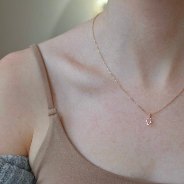 Letter pendant – Q