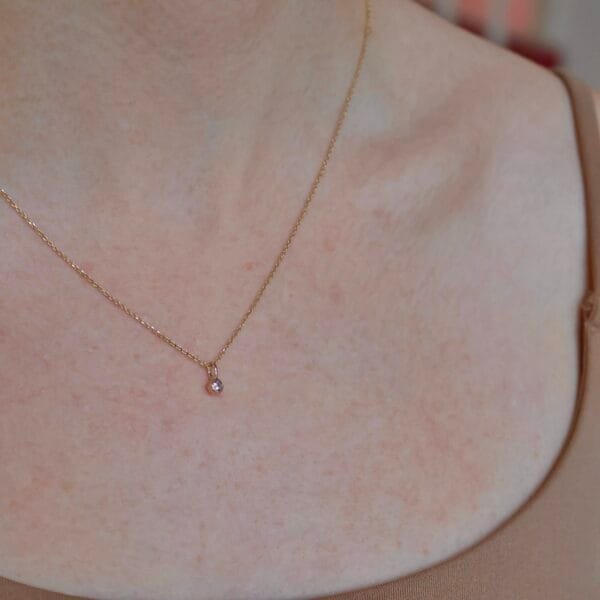 Blue sapphire pendant