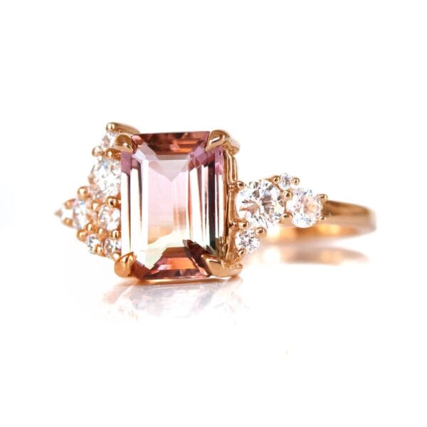 Bi-color tourmaline ring with VS1 Top Wesselton diamonds made of 18K yellow gold