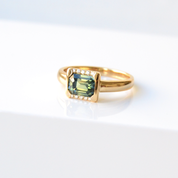 East west set green sapphire and diamonds in 18K yellow gold