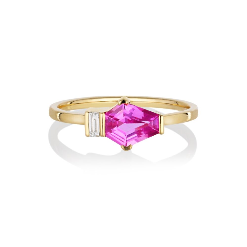 Pink sapphire ring with baguette diamond set in 18K yellow gold