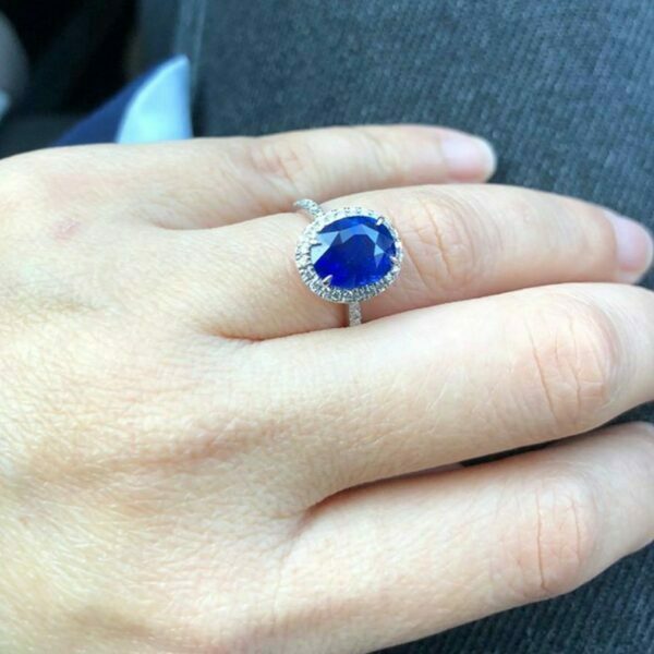 Royal blue sapphire ring