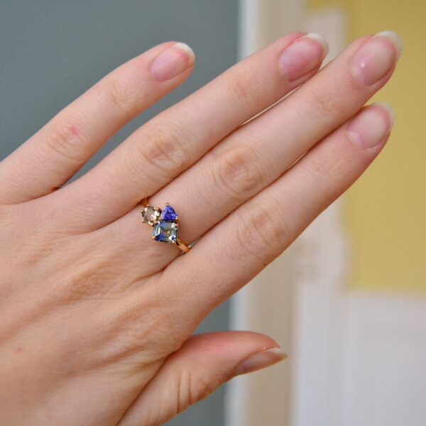 A bi-color sapphire ring